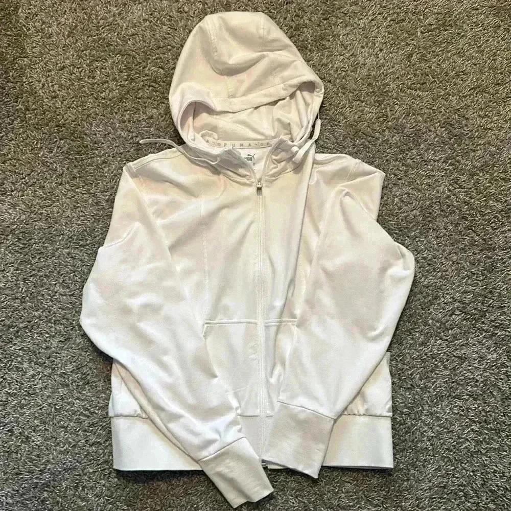 EUC Women’s Puma Hoodie, White Size M